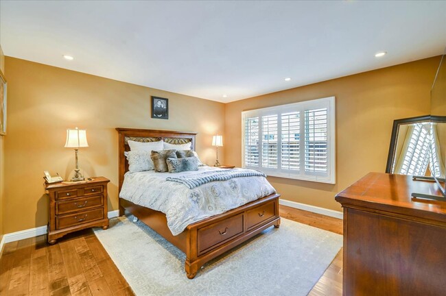Building Photo - 2320 Rollingwood Dr