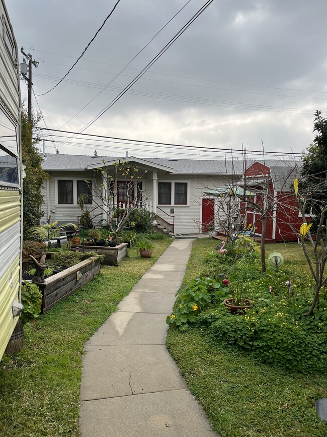 Building Photo - 318 E Colorado Blvd