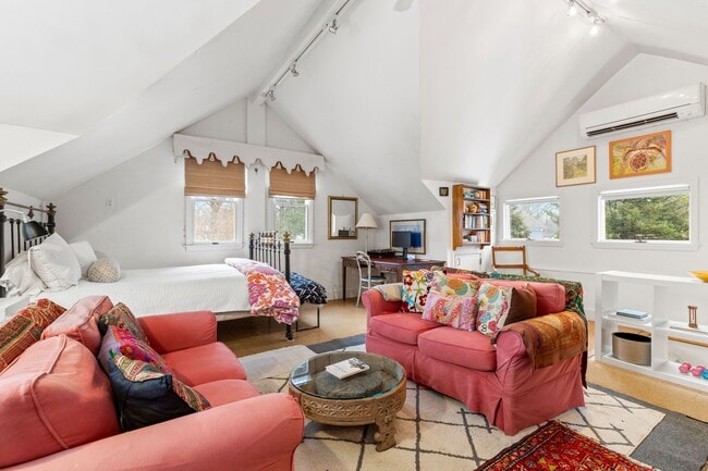 Building Photo - 13 Lockwood Ave