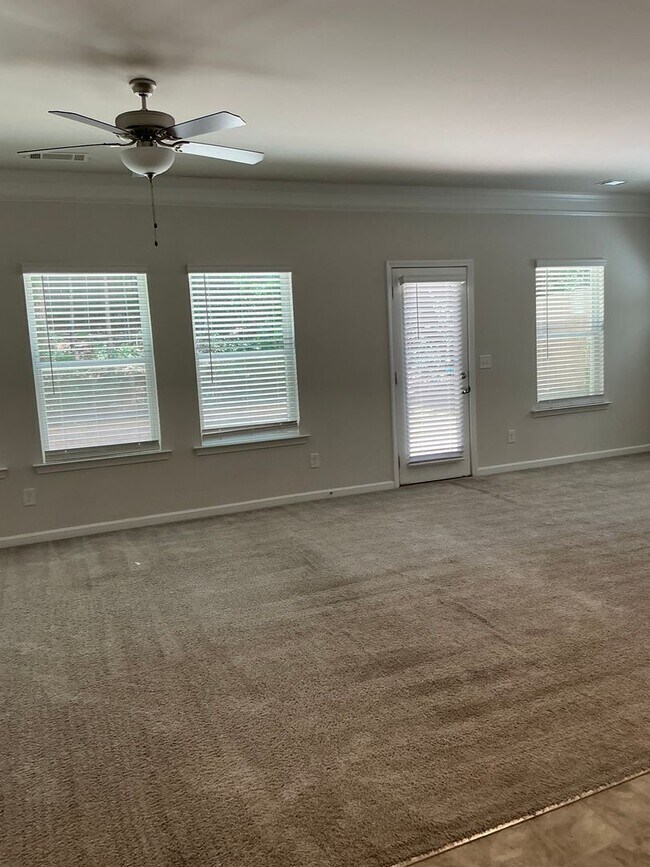 Building Photo - 3-bedroom, 2.5-bathroom single-family home