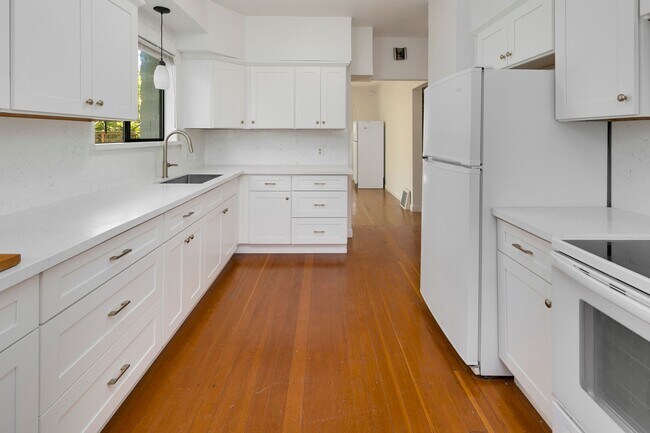 Building Photo - 5646 Ravenna LLC