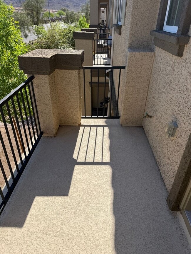 Building Photo - Must See 3 bedroom Townhome