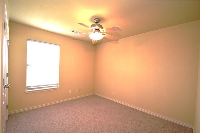Building Photo - 5005 SW Fieldstone Blvd
