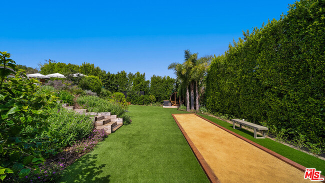 Building Photo - 6540 Dume Dr