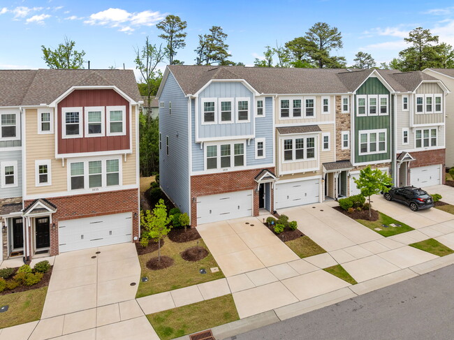 Building Photo - 1039 Commack Dr