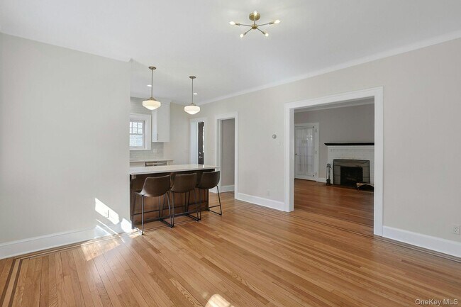 Building Photo - 10 Robins Rd