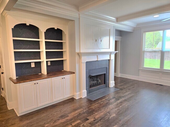 Building Photo - 643 Burgamy Pass