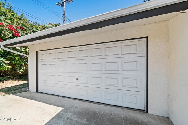 Building Photo - 3345 Porter Ln