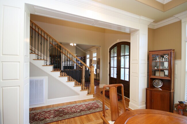 Building Photo - 27 Carriage Hill