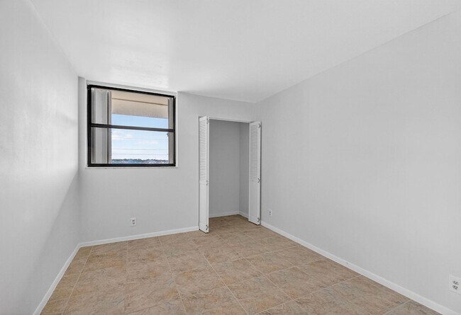 Building Photo - 117 Lake Emerald Dr