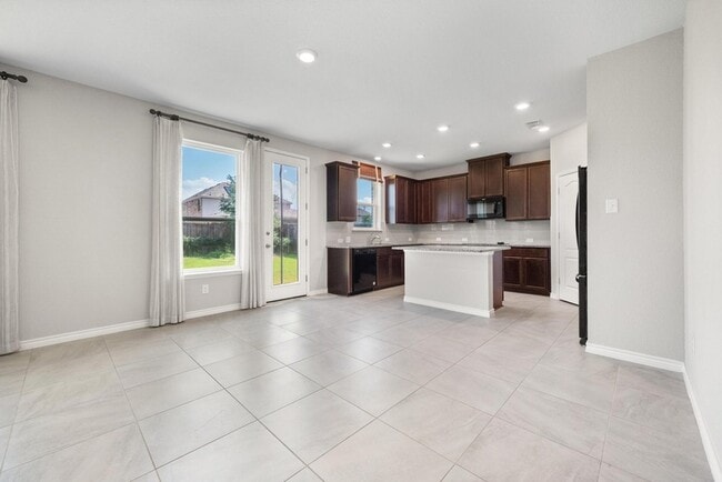 Building Photo - 3409 Keechi Creek Dr