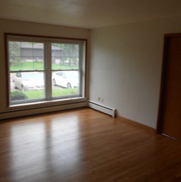 Building Photo - 112 E Dean Ave