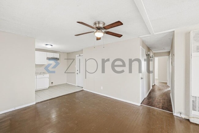 Building Photo - 512 S Monumental St