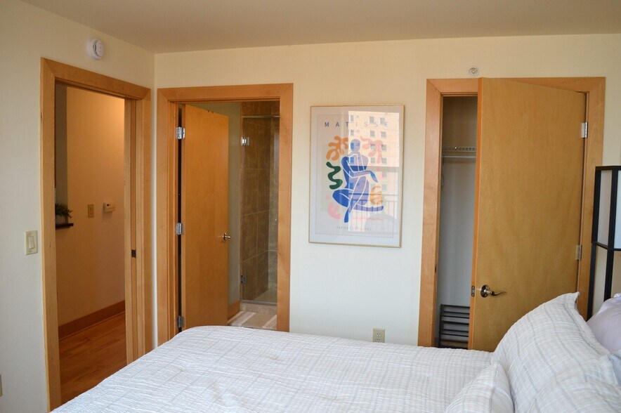 Building Photo - 333 W Mifflin St