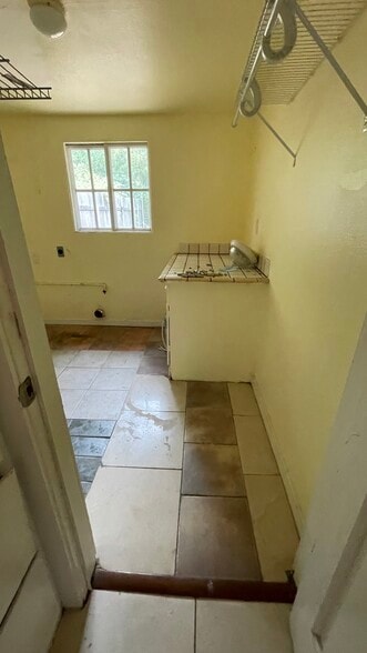 Laundry - 13947 Meadow Ln