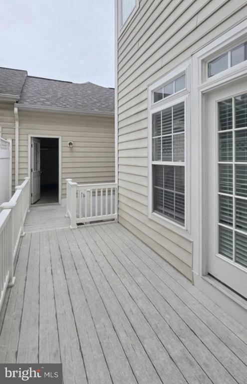 Building Photo - 422 Sheila St