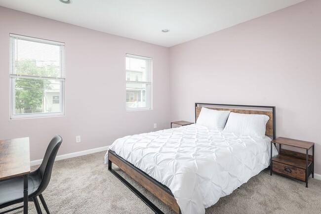 Building Photo - Beautiful 2 Bedroom in Baltimore, Fully Fu...