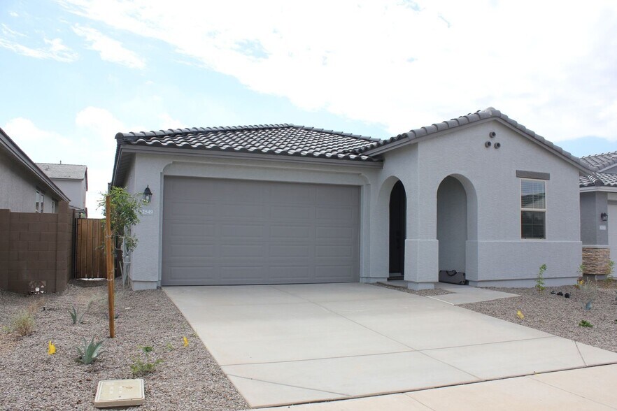 Primary Photo - 12549 W Luxton Ln