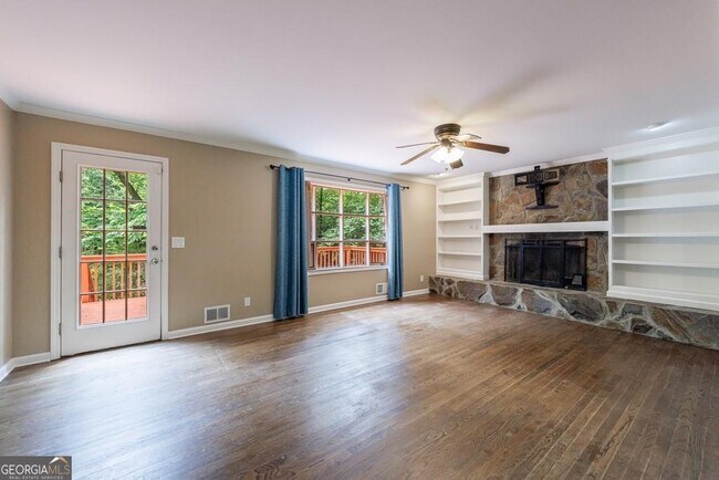 Building Photo - 10565 Shallowford Rd