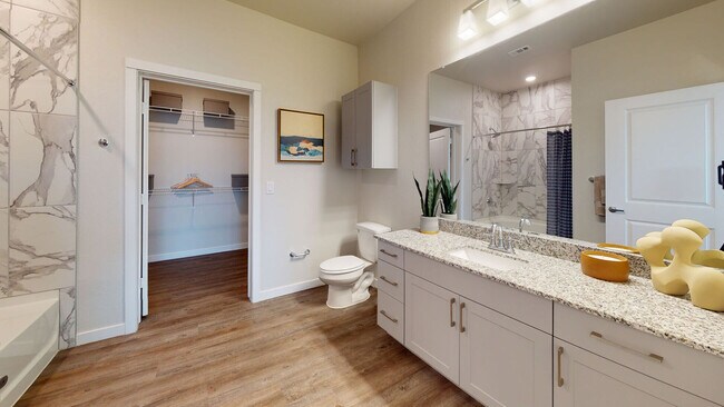 Building Photo - Special Offer: Reduced Rates & Free Rent!