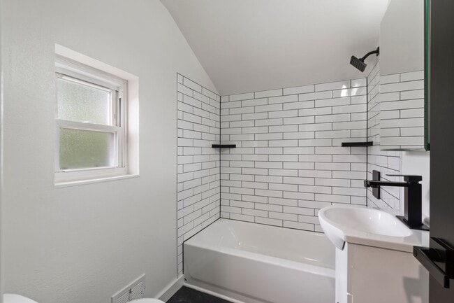 Building Photo - READY FOR MOVE IN! Fully RENOVATED 2-bedroom in Carrick!