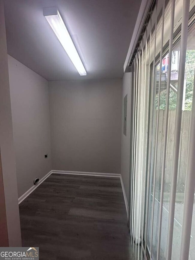Building Photo - 400 Stonehaven Cir