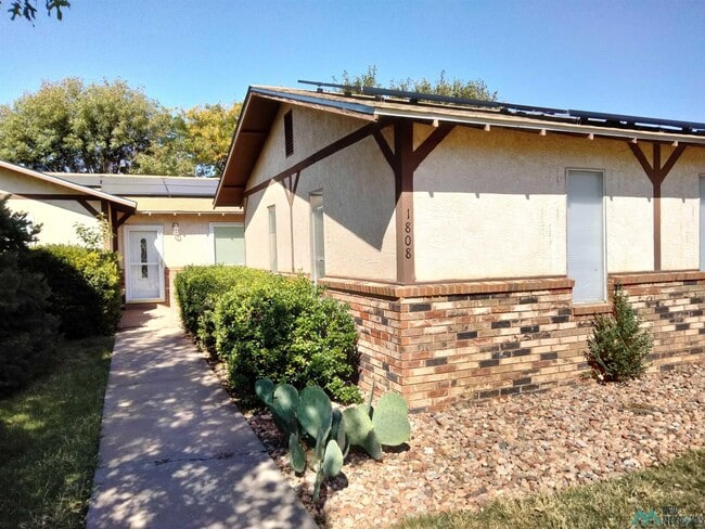 Building Photo - 1808 Arcineiga Dr