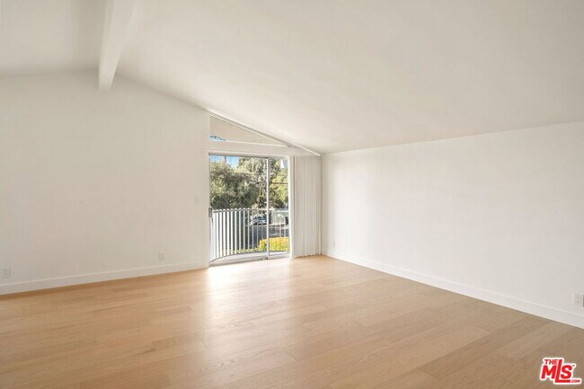 Building Photo - 650 N Tigertail Rd