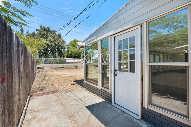 Building Photo - 2155 Portola Ave