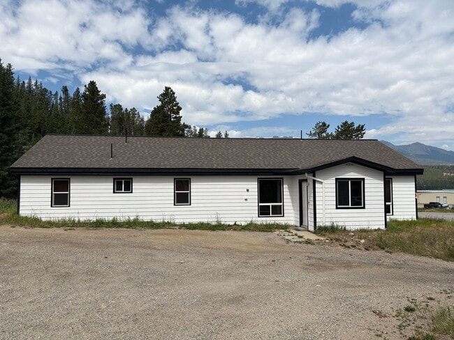 Building Photo - 3 Parking spots! Pets Negotiable, Open Flo...