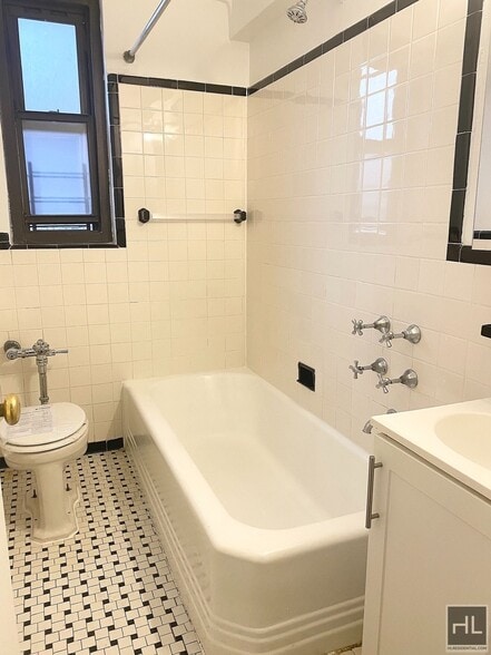 Building Photo - GRAND CONCOURSE