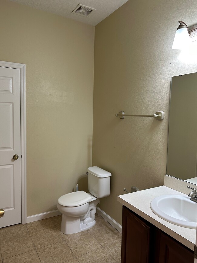 Building Photo - 627 Aeolian Dr