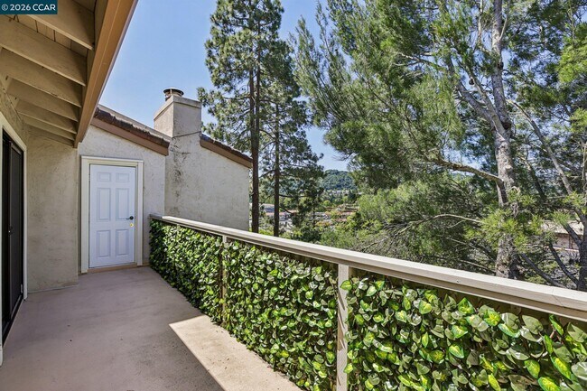 Building Photo - 1541 Moraga Way