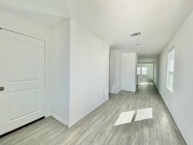 Building Photo - Beautiful 1 Story Home!