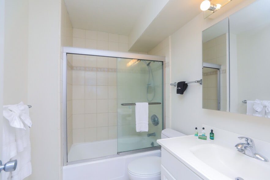 Building Photo - 1765 Ala Moana Blvd