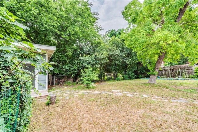 Building Photo - 5614 Delwood Dr