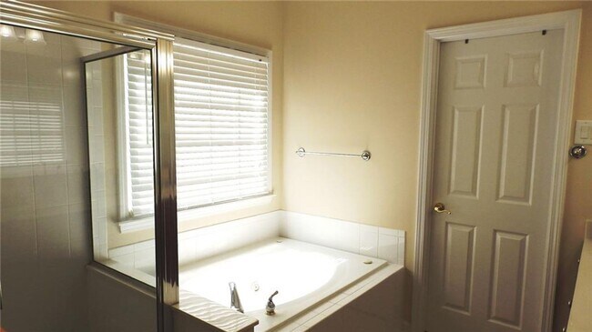 Building Photo - 4 Bedroom Single Family Rental in Great Du...