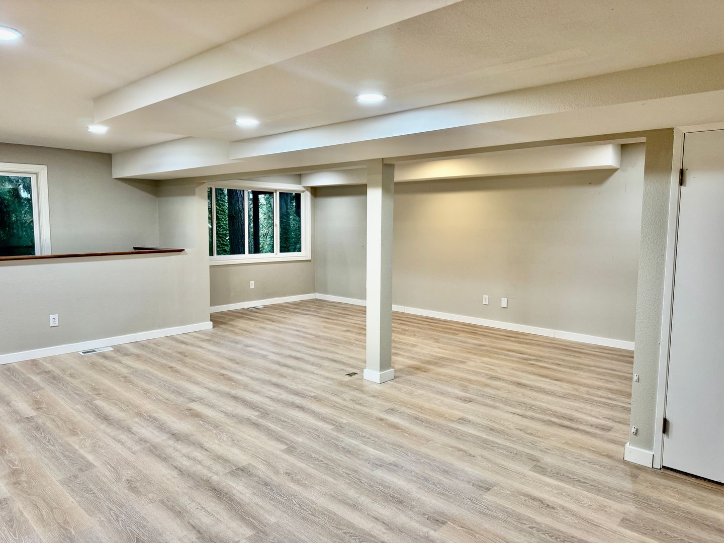 Building Photo - Bellevue Townhouse!!