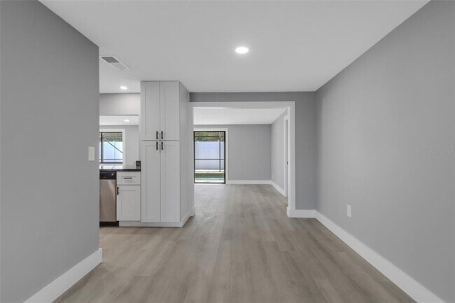 Building Photo - 4645 Hunter Ridge Dr