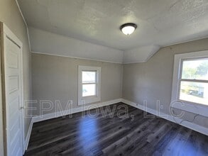 Building Photo - 437 1/2 Riehl Street
