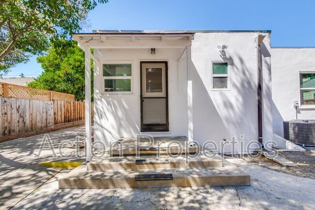 Building Photo - 152 S Bayview Ave