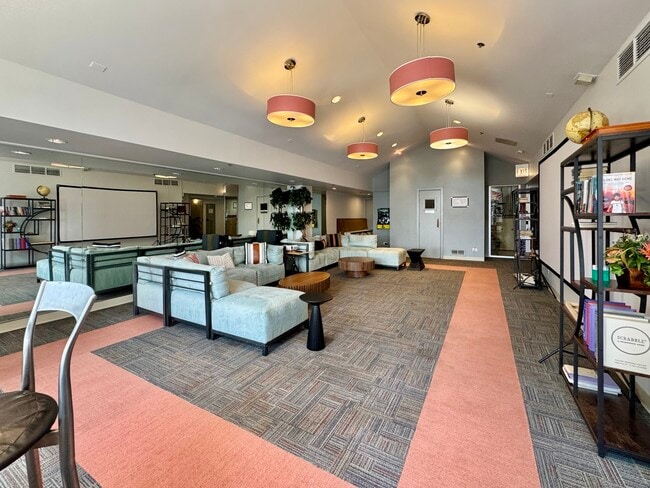 Building Photo - 40 E 9th St