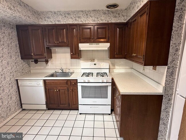 Building Photo - 7804 Temple St