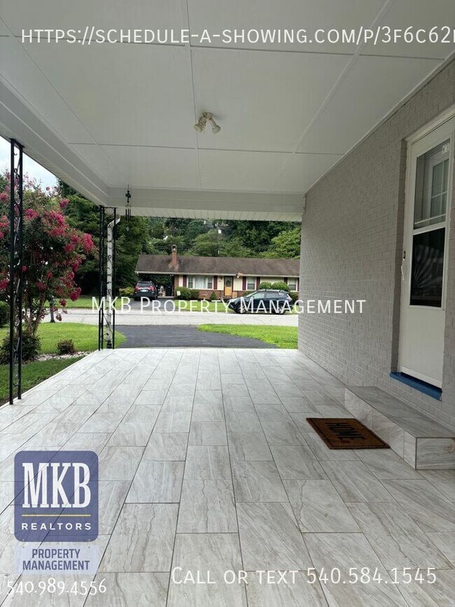 Building Photo - 3158 Galloway Dr