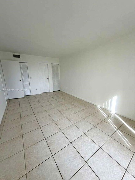 Building Photo - 13499 Biscayne Blvd