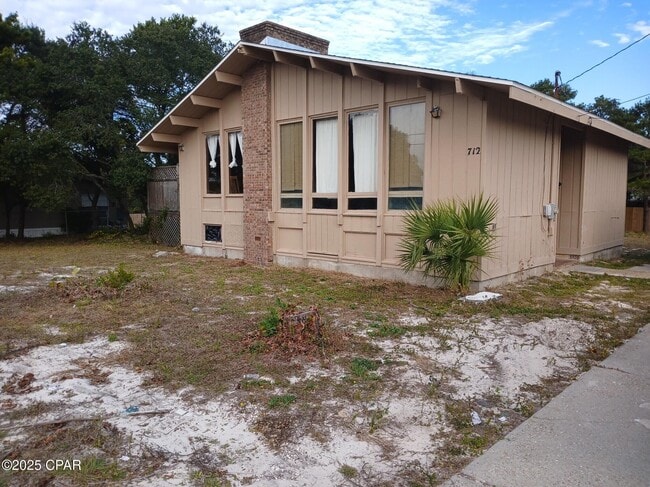 Primary Photo - 712 Ave C