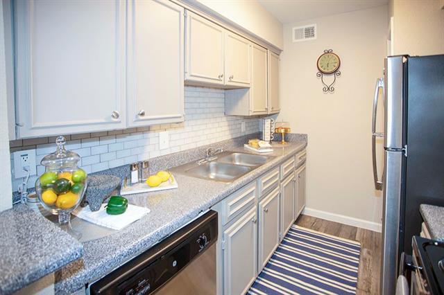 Building Photo - 14208 Heritage Cir