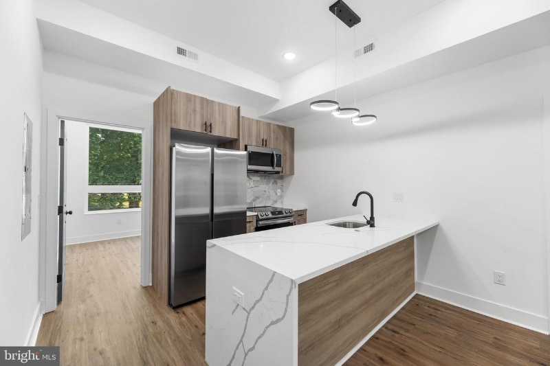 Building Photo - 6016 N Warnock St