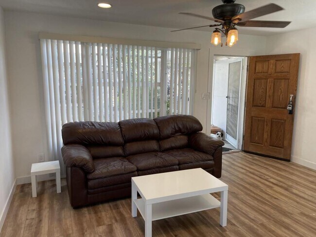 Building Photo - 4037 1/2 National Ave, Upstairs, San Diego, CA 92113