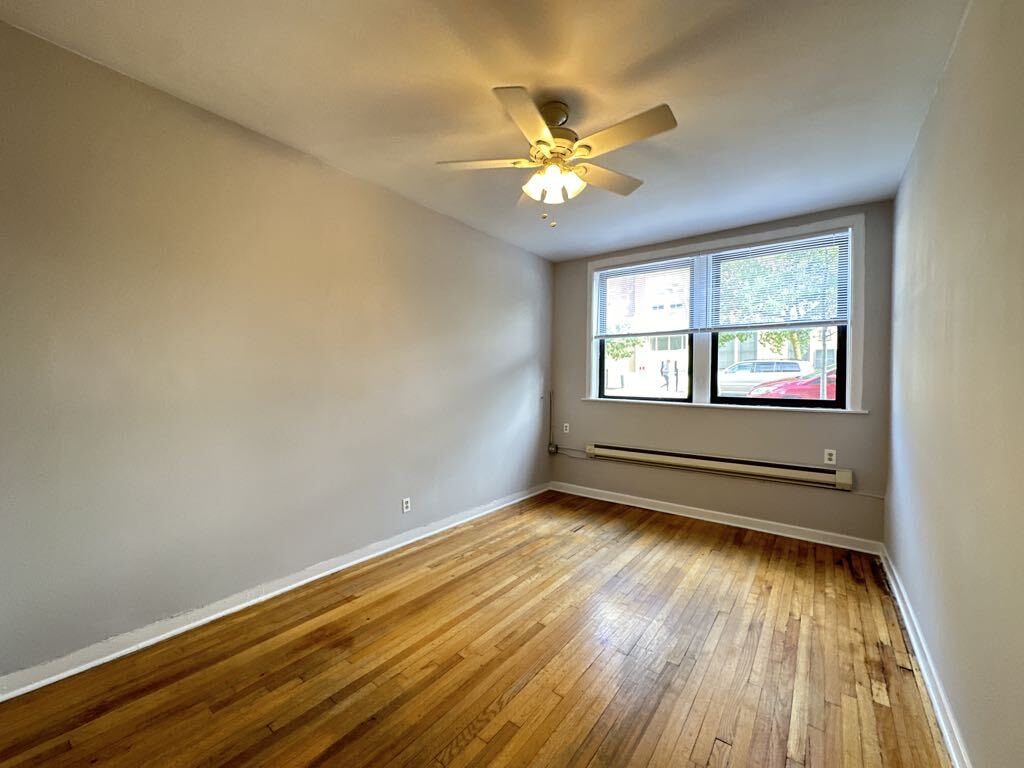 Building Photo - 1034 W George St